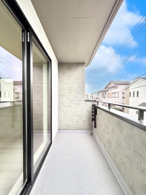 oRj[@B`Balcony`@̃oRj[̑Oɂ͉_ȊOɑzՂ̂܂B󕨂₷A薾邭ĈĂ܂Bg₷JIȃoRj[ł