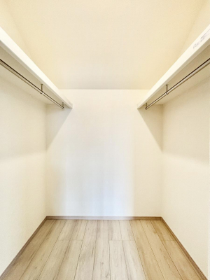 ̑@B`Walk-in Closet`@̗mĂVɂȂɂEH[NCN[[bgBmȊOɂAigȂƓdX[cP[XAXgbNiȂǉłЕtԂłB