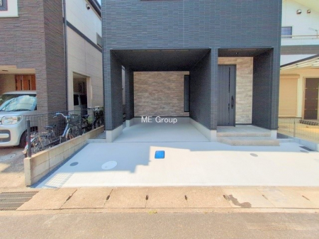 @Oρ`Parking`  RN[gdグ̃J[Xy[XBJ̓CɂOoł܂B󂢂Xy[Xɂ́AԂ΂ōʂK[fjOIXXłB    
