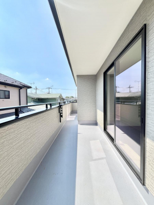 oRj[@`Balcony`@̃oRj[̑Oɂ͉_ȊOɑzՂ̂܂B󕨂₷A薾邭ĈĂ܂Bg₷JIȃoRj[ł