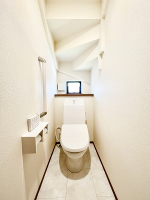 gC@`Toilet`@YEXbLEKȃEHVbgtgCł낰ԂłB1A2KɃgCXy[XǏ薾邭AKԂƂȂĂ܂gꏊ炱̔złI