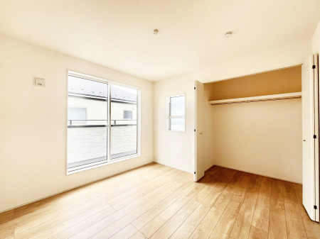 Q@`Bed Room`@̂ˌẴbgłBƑƂŎ苷ɊĂZ܂ˌĂł͊evCoV[ۂƂł܂BZ܂ɂƂ肪܂SbNXł܂