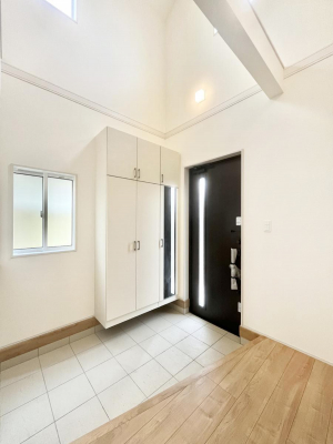 ց@`Entrance`@ʔ~[tȂ̂ŁAoO̐gȂ݃`FbNɁ􌺊ւ͂qlo}ԍŏ̏ꏊAAĂ鎞ɓŏ̏ꏊBȏꏊ炱AǂԂɁc