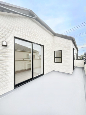 oRj[@`Balcony`@쑤ɐݒuꂽŝ郏ChoRj[BSn悢z˂gȕyނƂo܂Bꂽɂ͂Ղ̐󕨂zc܂Ig₷JIȃoRj[ł