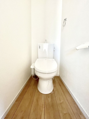 �g�C���@�g�C����1�K��2�K���ꂼ��ɔz�u����Ă��ĂƂĂ��֗��ł��B 