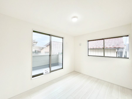 Q@`Bed Room`@2ʍ̌mۂ邢́AʂǂAϋSn̗ǂԂƂȂĂ܂Bu₩ȕċN钩́AK̎n܂ɁIʕƂĂǂZ܂