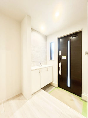 ց@`Entrance`@Ƃ̒łql}ŏ̏ꏊł錺ւ́AƂ̈ۂ̂̂łILxȌ֎[ŁAYɕۂƂo܂􌺊ւɂ͂Ղ[̉ʔI