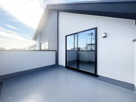 oRj[@`Balcony`  oRj[͉z݁Azc󕨂C悭Ƃł܂B  g₷JIȃoRj[łzՂ~蒍AoRj[tZ܂B  