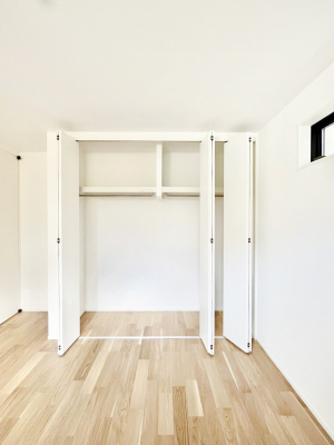 [@P`Closet`@ǖʃN[[bg΃^XuKvȂAôȂXbLԂێł܂BꂽXy[XLɊpłBߗނ̕iȂǂՂ[o܂ˁ