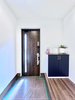 ց@`Entrance`@Ƃ̒łql}ŏ̏ꏊł錺ւ́AƂ̈ۂ̂̂łILxȌ֎[ŁAYɕۂƂo܂􌺊ւɂ͂Ղ[̉ʔI