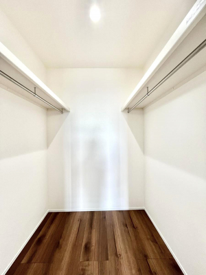 ̑@`Walk-in Closet`@KvȂ̂R[fBl[gꗗĊmFłAgxx⏀ZԂōςރEH[NCN[[bgݒu܂BƂ̒Ƃ֗Ȏ[Xy[XłB