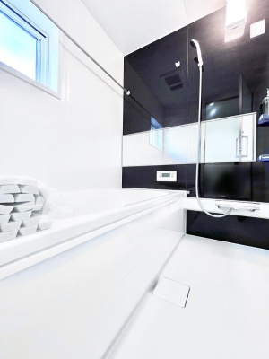 @1`Bath Room`@t̃oX[́Ǎ薾邭C̗ǂԂłB邱ƂŁACǍDB芰oX[ŁÃoX^Cy݂ɂȂ肻łB