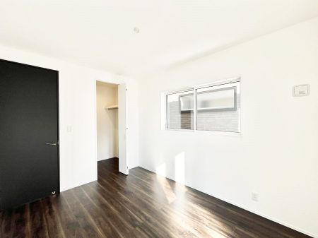 Q@1`Bed Room`@ulvƂvwł肭낰QB̉Ǝ₨dɔꂽ̓tJtJ̃xbgŖĂB{IĂKȍL