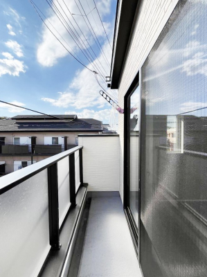 oRj[@1`Balcony`@̃oRj[̑Oɂ͉_ȊOɑzՂ̂܂B󕨂₷A薾邭ĈĂ܂BƑS̐󕨂CɊ܂B