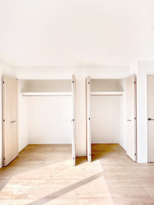 ���[�@�������P�������`Closet�`�@�ǖʃN���[�[�b�g������΃^���X��u���K�v���Ȃ��A�o������̂Ȃ��X�b�L����Ԃ��ێ��ł��܂��B����ꂽ�X�y�[�X��L���Ɋ��p�ł������B�ߗނ��̕i�Ȃǂ����Ղ���[�o���܂��ˁ�