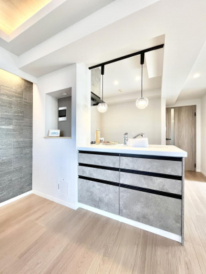 ̑ρ@rO[BɎ[ƕW܂LDKXbLЕtłˁB  