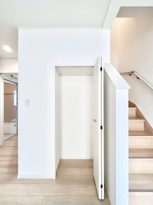 ̑ρ@rO[BɎ[ƕW܂LDKXbLЕtłˁB  