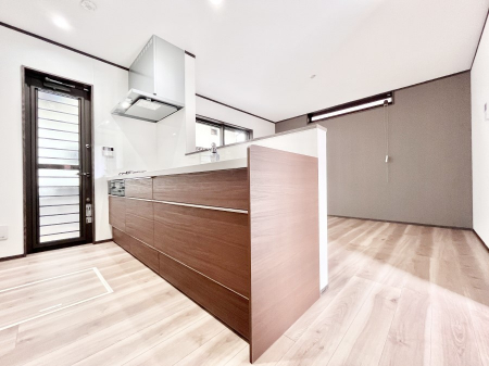 Lb`@`Kitchen`@u͉낤vȃLb`Ȃv藿łႢ܂BLb`̓rO]ł܂BƑȂ邨Ƃɂ܂B
