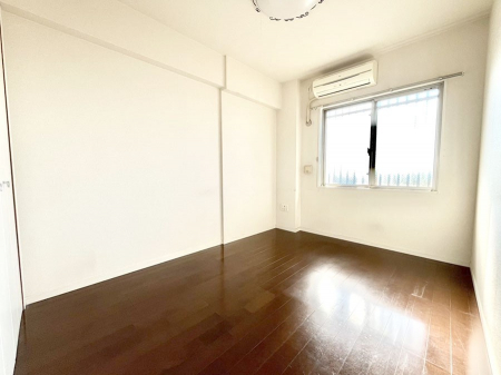 Q@`Bed Room`@Z߂䂭uقǁA肵ԂZBwKx́uƁvƁuXvƁuvaɖK邾Ɖ߂ĊĂ܂B