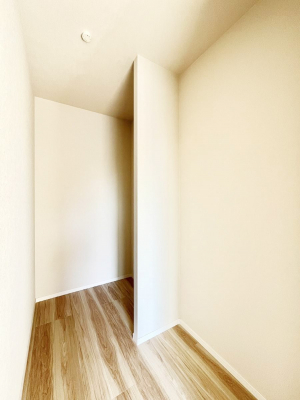 ���̑��@�����`Walk-in Closet�`�@�K�v�Ȃ��̂�R�[�f�B�l�[�g���ꗗ���Ċm�F�ł��A�g�x�x�⏀�����Z���ԂōςރE�H�[�N�C���N���[�[�b�g��ݒu���܂����B�Ƃ̒�����������Ƃ�����֗��Ȏ��[�X�y�[�X�ł��B