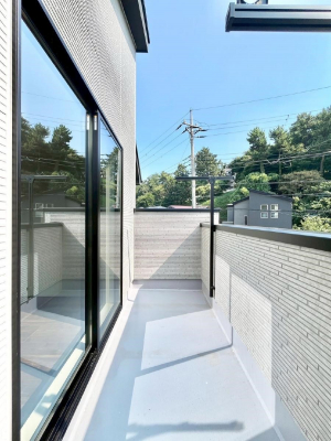 oRj[@`Balcony`  oRj[͉z݁Azc󕨂C悭Ƃł܂B  g₷JIȃoRj[łzՂ~蒍AoRj[tZ܂B  