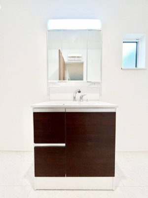 ʑEʏ@`Dressing Room`@ÂȂ肪Ȑʏƍ̌ƊC\Ȃ̂ŋC悭g܂BOʋ^Cv̐ʑ͋[ŎU炩肪ȐʏXbL