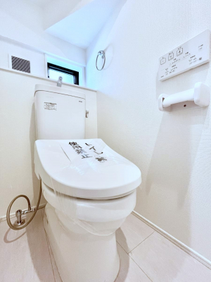 gC@`Toilet`@YEXbLEKȃEHVbgtgCł낰ԂłB1A2KɃgCXy[XǏ薾邭AKԂƂȂĂ܂gꏊ炱̔złI