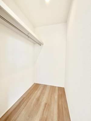 ̑@P`Walk-in Closet`@̗mĂVɂȂɂEH[NCN[[bgBmȊOɂAigȂƓdX[cP[XAXgbNiȂǉłЕtԂłB