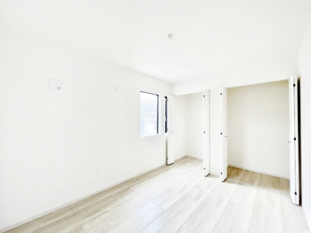 Q@`Bed Room`@؂̉肪₳t[O͈炬炷vCx[gԁB߂̃t[Oł̂ŁAǎƂ}b`AXɍLĂʂB