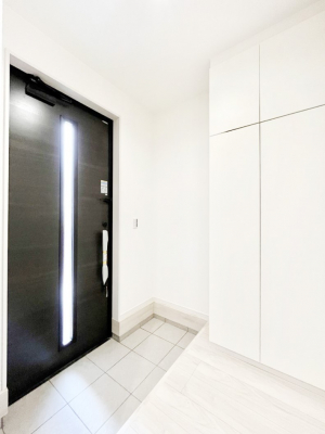 ց@`Entrance`@Ƃ̒łql}ŏ̏ꏊł錺ւ́AƂ̈ۂ̂̂łILxȌ֎[ŁAYɕۂƂo܂􌺊ւɂ͂Ղ[̉ʔI