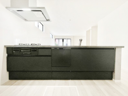 Lb`@`Kitchen`@beރrOAȂLb`BƂ́Ał͂ȂA炵AKɂꏊBΊ̖A炬̓X̂߂ɁAŐV̐ݔEdl̗pB