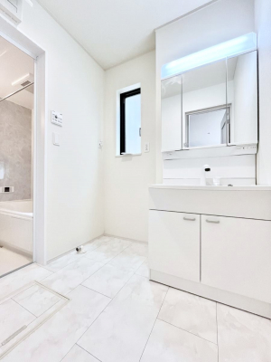 ̑@B`Dressing Room`  FœꂳĂƁAXbLƐۂ܂B  ̗ɂ͂ՂƎ[Xy[XWI 