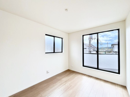 Q@B`Bed Room`@؂̉肪₳t[O͈炬炷vCx[gԁB߂̃t[Oł̂ŁAǎƂ}b`AXɍLĂʂB