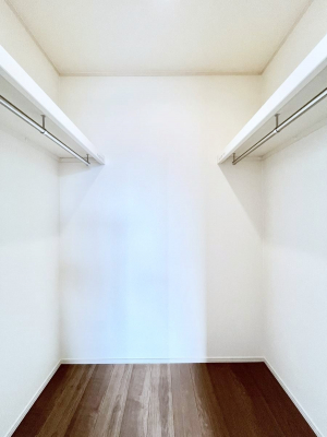 ̑@B`Walk-in Closet`@KvȂ̂R[fBl[gꗗĊmFłAgxx⏀ZԂōςރEH[NCN[[bgݒu܂BƂ̒Ƃ֗Ȏ[Xy[XB