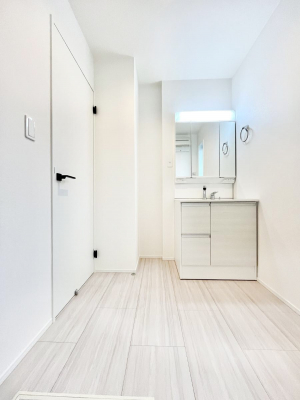ʑEʏ@P`Dressing Room`@邭pE_[[Bgꏊ炱AKȋԂƂȂĂ܂BVv[hbT[̗pĂ܂̂ŁAVyɏo܂B