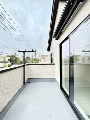 oRj[@P`Balcony`@̃oRj[̑Oɂ͉_ȊOɑzՂ̂܂B󕨂₷A薾邭ĈĂ܂Bg₷JIȃoRj[ł