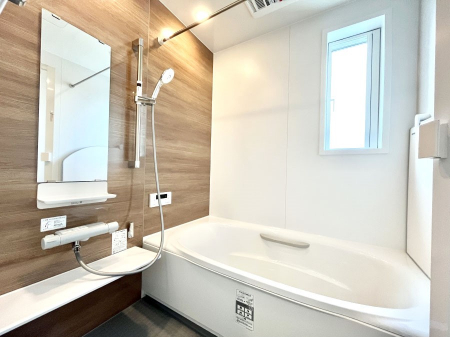 @`Bath Room`@t̃oX[́Ǎ薾邭C̗ǂԂłB邱ƂŁACǍDB芰oX[ŁÃoX^Cy݂ɂȂ肻łB