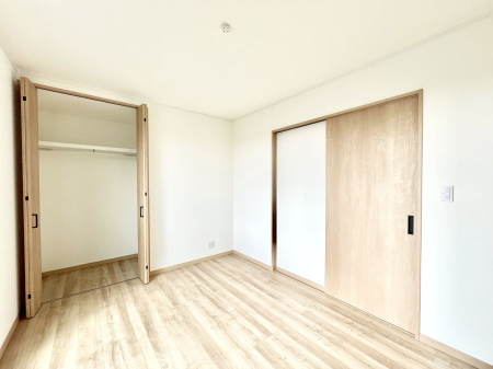Q@`Bed Room`  ɂ͎[N[[bgIiĝm⏬͂AGߕ̂mȂǂƐڂ܂܂B  ԂLgpł܂ˁB