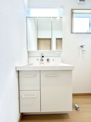 ʑEʏ@`Dressing Room`@ÂȂ肪Ȑʏƍ̌ƊC\Ȃ̂ŋC悭g܂BOʋ^Cv̐ʑ͋[ŎU炩肪ȐʏXbL