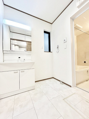 ̑@`Dressing Room`@ÂȂ肪Ȑʏƍ̌ƊC\Ȃ̂ŋC悭g܂BOʋ^Cv̐ʑ͋[ŎU炩肪ȐʏXbL