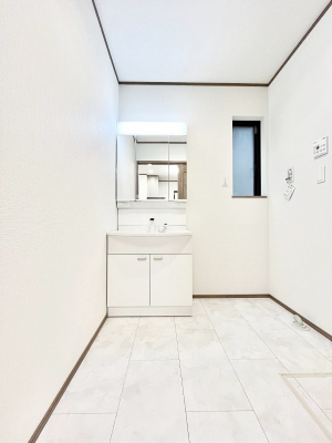 ʑEʏ@`Dressing Room`  FœꂳĂƁAXbLƐۂ܂B  ̗ɂ͂ՂƎ[Xy[XWI  ́AVv@\dāB