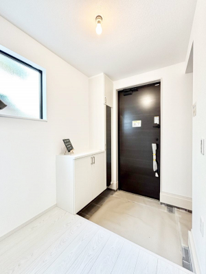 ���ց@�����`Entrance�`�@���ʔ��~���[�t�Ȃ̂ŁA���o�����O�̐g�����Ȃ݃`�F�b�N�Ɂ��􌺊ւ͂��q�l�����o�}�������ԍŏ��̏ꏊ�A�A���Ă��鎞�ɓ���ŏ��̏ꏊ�B����ȏꏊ�����炱���A���ǂ���ԂɁc��