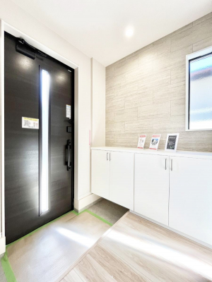 ���ց@�����`Entrance�`�@�Ƃ̒��ł��q�l���}����ŏ��̏ꏊ�ł��錺�ւ́A�Ƃ̈�ۂ��̂��̂ł��I�L�x�Ȍ��֎��[�ŁA����Y��ɕۂ��Ƃ��o���܂��􌺊ւɂ͂����Ղ���[�̉��ʔ��������I