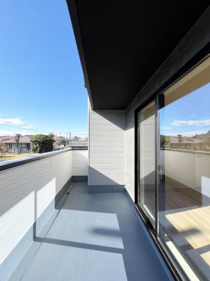 �o���R�j�[�@�����`Balcony�`  �o���R�j�[�͉������z���������݁A���z�c����󕨂��C�����悭�������Ƃ��ł��܂��B  �g���₷���J���I�ȃo���R�j�[�ł����z�����������Ղ�~�蒍���A�o���R�j�[�t���Z�܂��B  