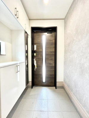 ց@B`Entrance`@Ƃ̒łql}ŏ̏ꏊł錺ւ́AƂ̈ۂ̂̂łILxȌ֎[ŁAYɕۂƂo܂􌺊ւɂ͂Ղ[̉ʔI