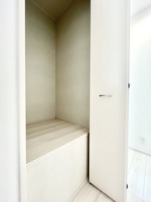 ���̑����ρ@�L�����[�B�|�������G�߂̏��������[���邱�Ƃ��ł��܂��B