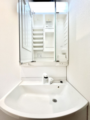 ���̑����ρ@�O�ʋ��̗��ɁA���ϕi��q���p�i�Ȃǂ����[�\�B���ʑ����������ƕۂ��܂��I