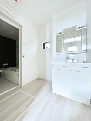 ̑@`Dressing Room`@ÂȂ肪Ȑʏƍ̌ƊC\Ȃ̂ŋC悭g܂BOʋ^Cv̐ʑ͋[ŎU炩肪ȐʏXbL