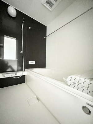 @`Bath Room`@L΂ē邱Ƃ\I̔MdȃoX^CłBqlƂꏏł\ȍLȂ̂ŁArOƂ͈ƑcR̂ЂƎy݂܂B