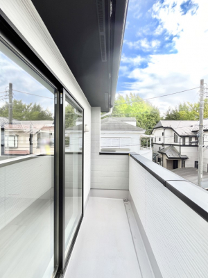 oRj[@`Balcony`@̃oRj[̑Oɂ͉_ȊOɑzՂ̂܂B󕨂₷A薾邭ĈĂ܂BƑS̐󕨂CɊ܂B